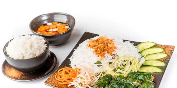 Vietnamské či thajské jídlo pro 2: s hovězím, kuřecím, kachnou i veganské