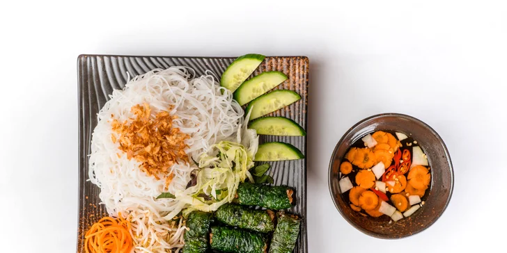 Vietnamské či thajské jídlo pro 2: s hovězím, kuřecím, kachnou i veganské