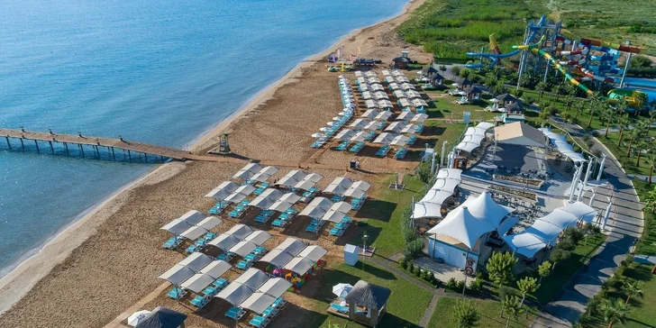 Luxusní dovolená na Kypru vč. letenky: resort s bazény, aquaparkem, pláží a ultra all inclusive