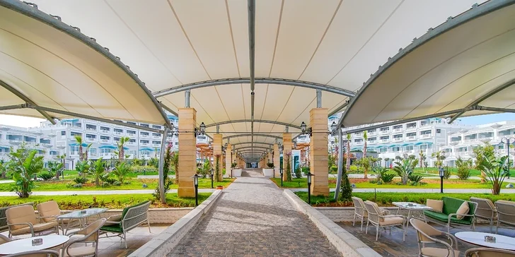 Luxusní dovolená na Kypru vč. letenky: resort s bazény, aquaparkem, pláží a ultra all inclusive