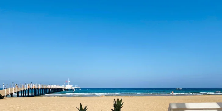 Luxusní dovolená na Kypru vč. letenky: resort s bazény, aquaparkem, pláží a ultra all inclusive