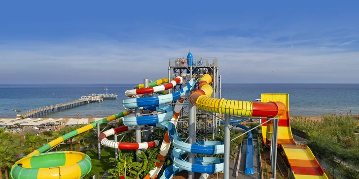 Luxusní dovolená na Kypru vč. letenky: resort s bazény, aquaparkem, pláží a ultra all inclusive