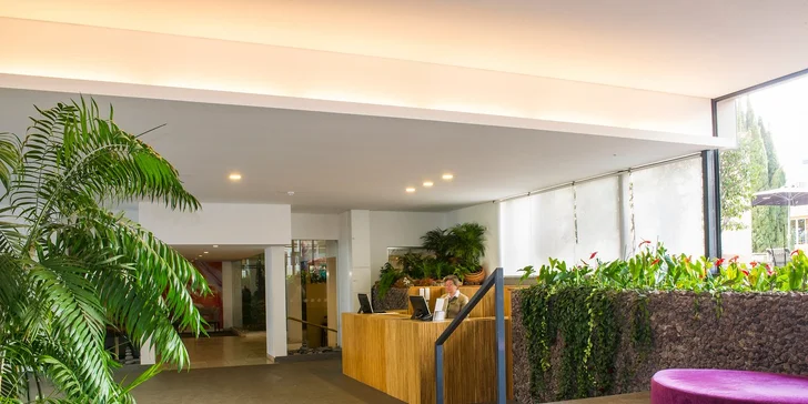 Dovolená na Madeiře vč. letenky: 3* hotel ve Funchalu u promenády, s bazény a snídaní