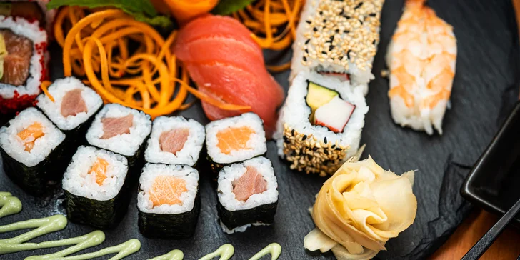 Smlsněte si na sushi setu o 18–62 kouscích: losos, tuňák, avokádo i mango