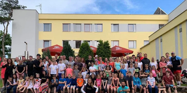 Vstupy na cvičení dle výběru: aerobic, zumba, poledance, cross fitness i TRX nebo pilates či fitbox