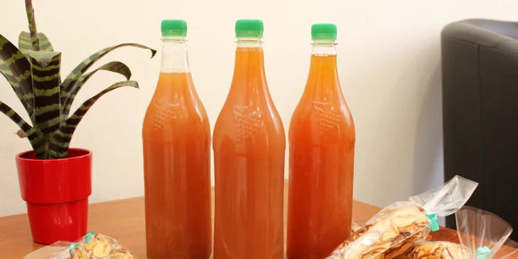 Domácí jablečné dobroty: 1 nebo 2 l moštu i balíček sušených jablek