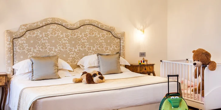 Elegantní 5* hotel v Rimini, který navštěvoval Fellini: snídaně, pláž a bazény