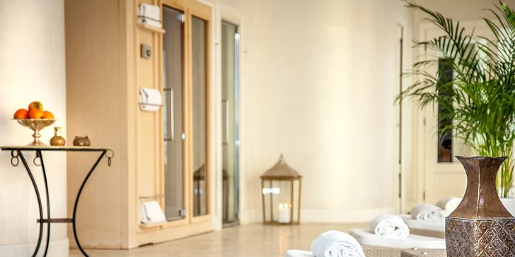 Elegantní 5* hotel v Rimini, který navštěvoval Fellini: snídaně, pláž a bazény