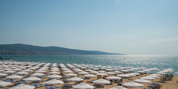 Bulharské Slunečné pobřeží letecky: 4* resort u pláže, s all inclusive, bazény a tobogány