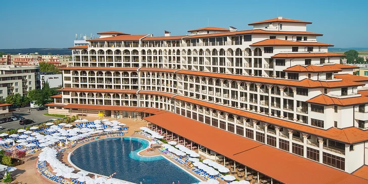 Bulharské Slunečné pobřeží letecky: 4* resort u pláže, s all inclusive, bazény a tobogány