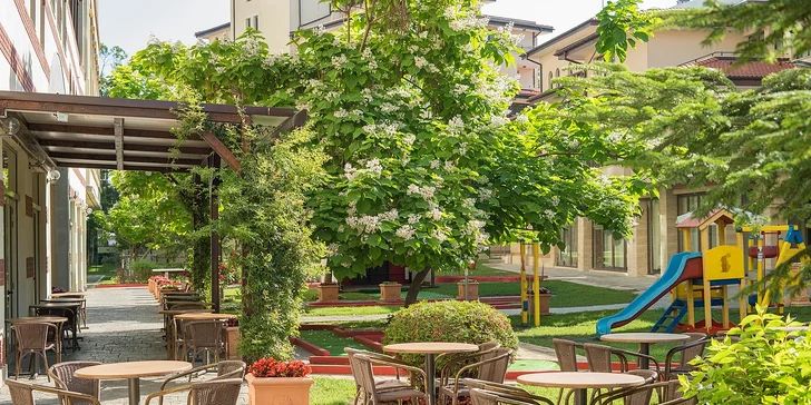 Bulharské Slunečné pobřeží letecky: 4* resort u pláže, s all inclusive, bazény a tobogány