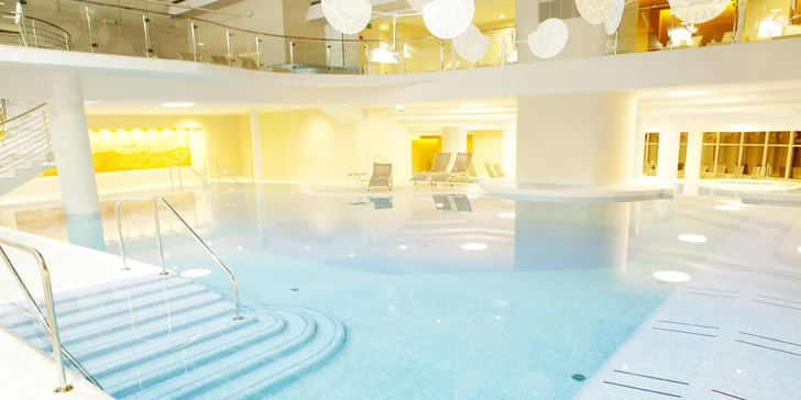 4* dovolená v Portoroži: hotel se soukromou pláží, snídaně a bazény