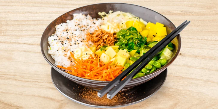 Skvělé jídlo pro 2 v centru města: poké s lososem, tuňákem i vegetariánské