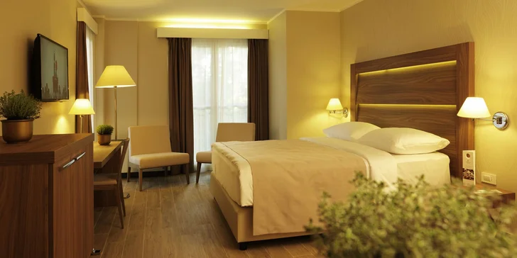 4* dovolená v Portoroži: hotel se soukromou pláží, polopenzí a bazény