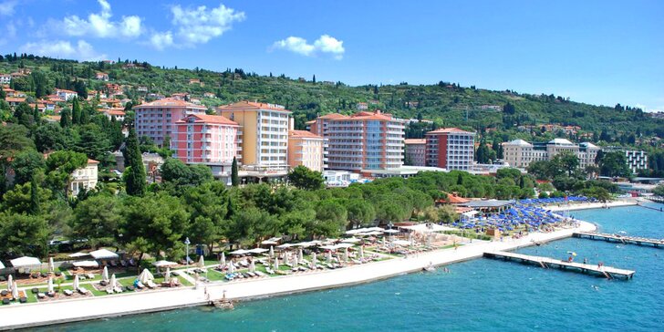 4* dovolená v Portoroži: hotel se soukromou pláží, snídaně a bazény
