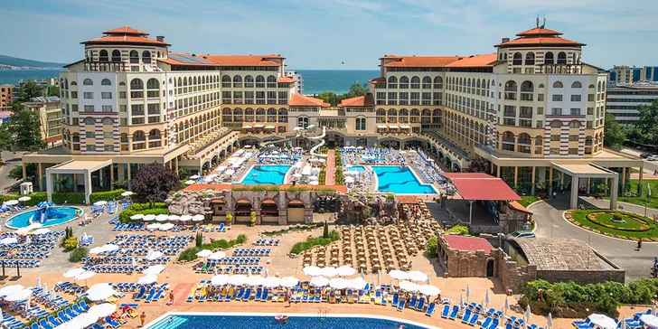 Bulharské Slunečné pobřeží letecky: 4* resort u pláže, s all inclusive, bazény a tobogány