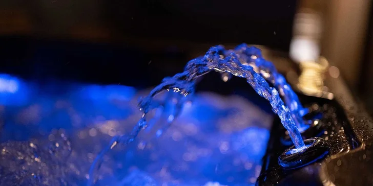 2 hodiny privátního wellness s vířivkou, finskou saunou i lahví sektu pro 2 osoby