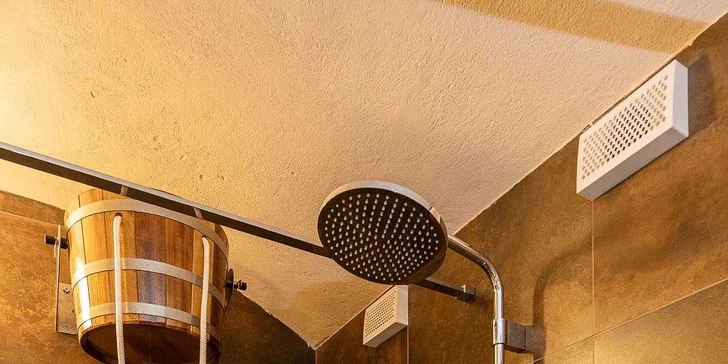 2 hodiny privátního wellness s vířivkou, finskou saunou i lahví sektu pro 2 osoby