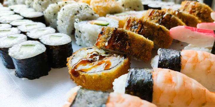 Sushi z restaurace VieThai na Stodolní: 50 nebo 108 rolek se zeleninou i rybami