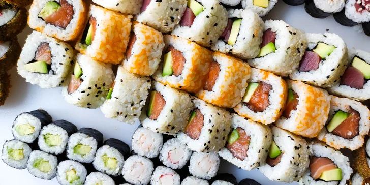 Sushi z restaurace VieThai na Stodolní: 50 nebo 108 rolek se zeleninou i rybami