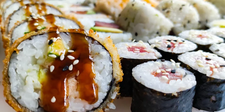 Sushi z restaurace VieThai na Stodolní: 50 nebo 108 rolek se zeleninou i rybami