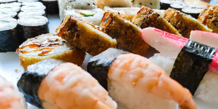 Sushi z restaurace VieThai na Stodolní: 50 nebo 108 rolek se zeleninou i rybami