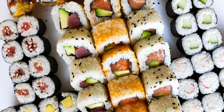 Sushi z restaurace VieThai na Stodolní: 50 nebo 108 rolek se zeleninou i rybami