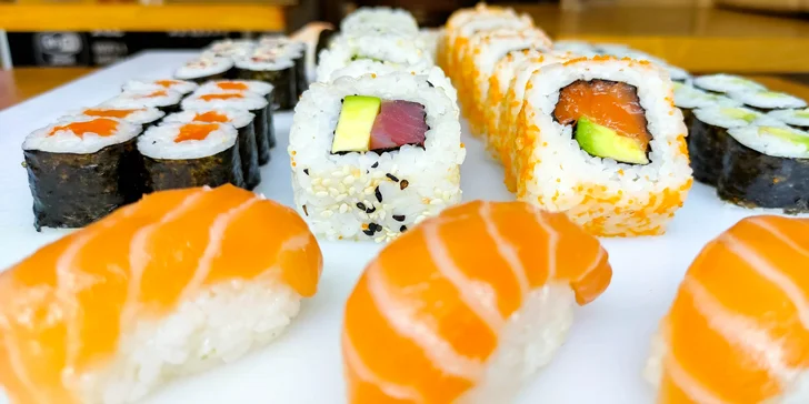 Sushi na Stodolní: 32 či 62 ks s lososem, tuňákem, krevetou i avokádem