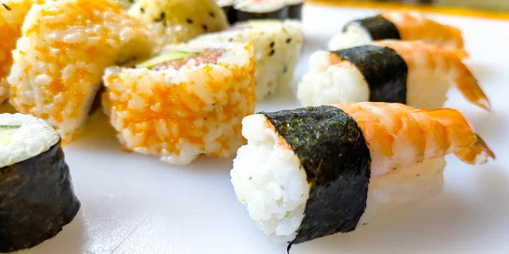 Sushi na Stodolní: 32 či 62 ks s lososem, tuňákem, krevetou i avokádem