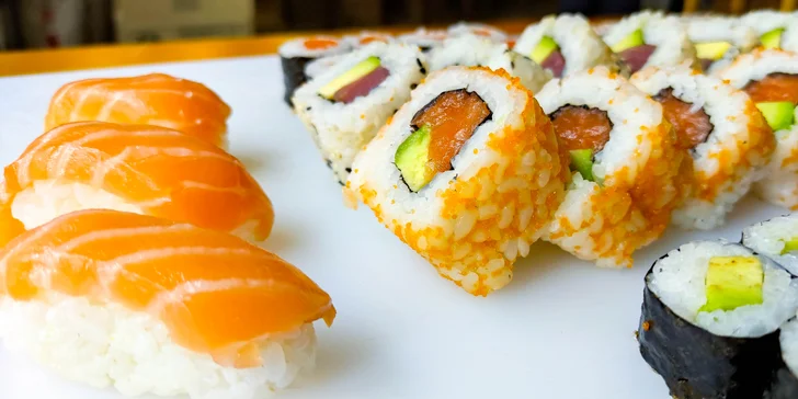 Sushi na Stodolní: 32 či 62 ks s lososem, tuňákem, krevetou i avokádem