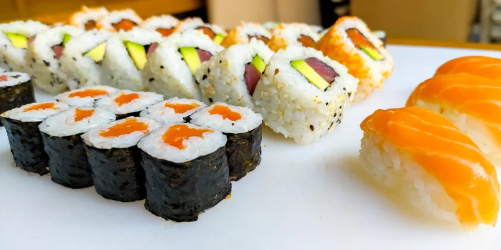 Sushi na Stodolní: 32 či 62 ks s lososem, tuňákem, krevetou i avokádem