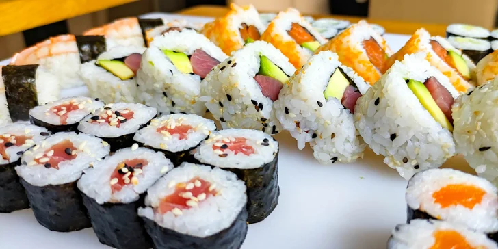 Sushi na Stodolní: 32 či 62 ks s lososem, tuňákem, krevetou i avokádem