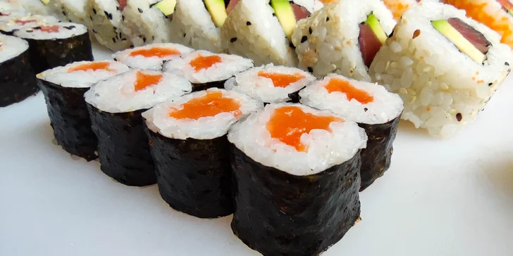 Sushi na Stodolní: 32 či 62 ks s lososem, tuňákem, krevetou i avokádem