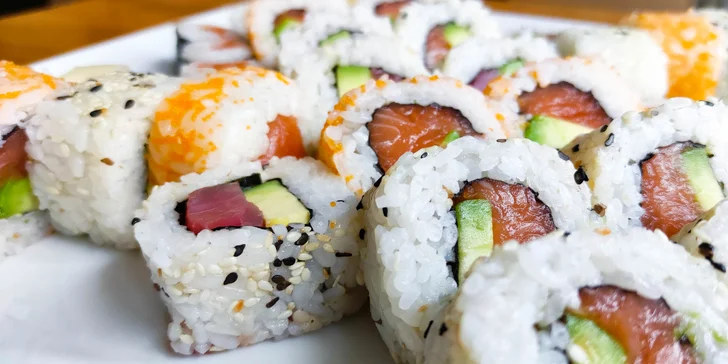 Sushi na Stodolní: 32 či 62 ks s lososem, tuňákem, krevetou i avokádem