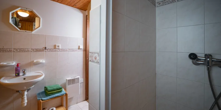 Pro výletníky a otužilce: bungalov či apartmán u lesní plovárny v KRNAPu
