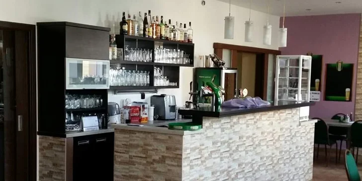 Jedna nebo dvě pizzy podle výběru z 22 druhů, možnost odnosu s sebou