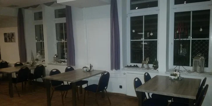 Jedna nebo dvě pizzy podle výběru z 22 druhů, možnost odnosu s sebou