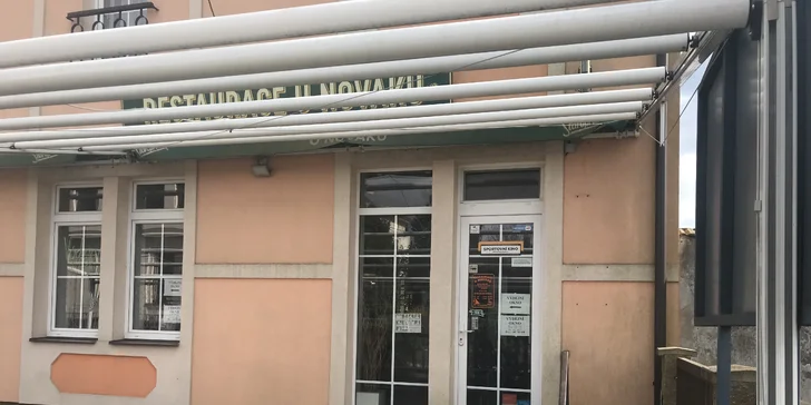 Jedna nebo dvě pizzy podle výběru z 22 druhů, možnost odnosu s sebou