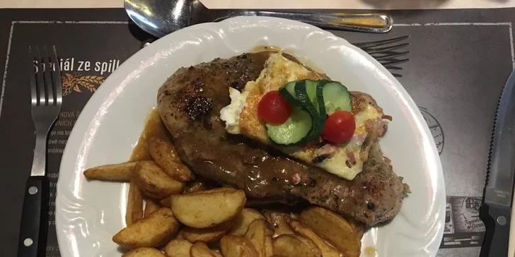 Hollywood menu pro dva: steak, americké brambory a palačinky s kávou