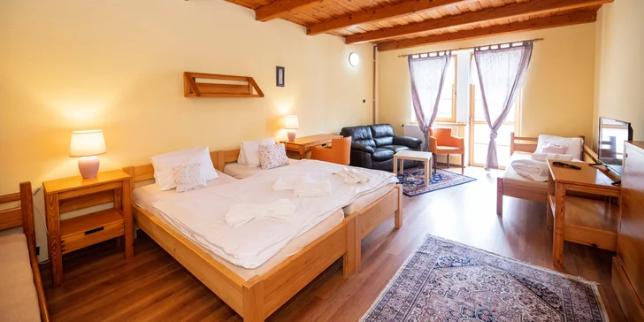 Horský hotel stojí v obci Řetenice nad Amáliným údolím, které patří mezi nejkrásnější údolí na Šumavě. 