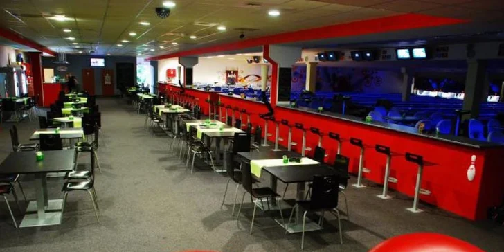Zábava v BowlingZone: dráha na 60 či 120 minut až pro 8 hráčů a k tomu pizza nebo dvě