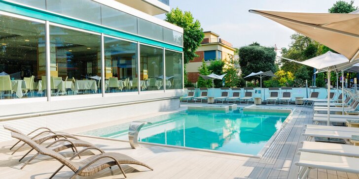 4* pobyt v italském Rimini: hotel 2 min. chůze od pláže, bazén s vířivkou a bohaté snídaně