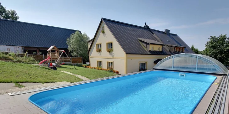 Aktivní pobyt v penzionu s biofarmou až pro 7 osob: polopenze, privátní wellness i hovězí speciality
