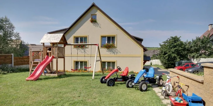 Aktivní pobyt v penzionu s biofarmou až pro 7 osob: polopenze, privátní wellness i hovězí speciality