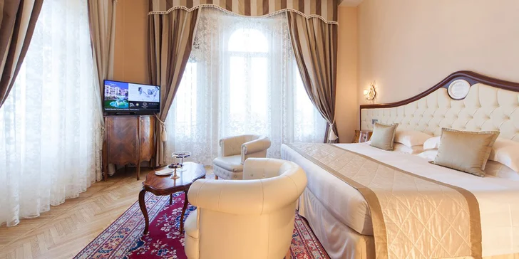 Elegantní 5* hotel v Rimini, který navštěvoval Fellini: snídaně, pláž a bazény