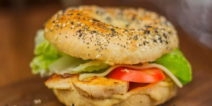 Nadupaný bagel box a mini bagely s nutellou a banánem pro 2 osoby
