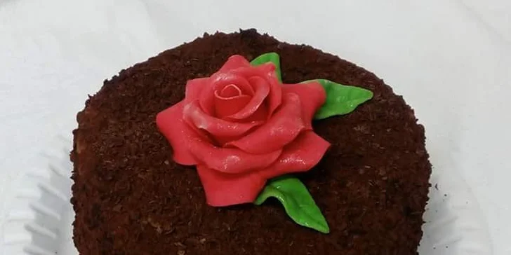 Sladké pokušení: cupcakes i čokoládový, ovocný, jogurtový a Pavlova dort