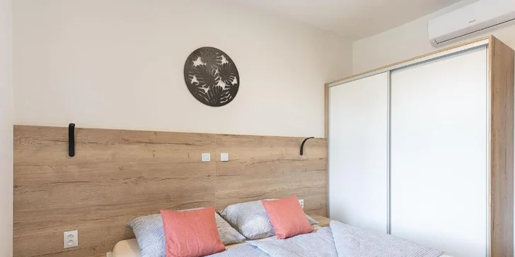 Pobyt v Plzni: moderní bezkontaktní hotel se snídaní a privátním vstupem do wellness