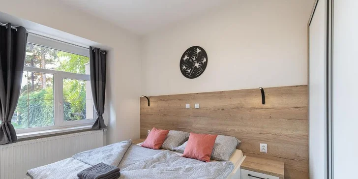 Pobyt v Plzni: moderní bezkontaktní hotel se snídaní a privátním vstupem do wellness