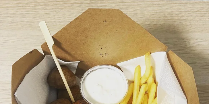 Jack's balls na odnos s sebou: masové koule, hranolky, omáčky a coleslaw